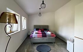 Apartments & Rooms Tapera